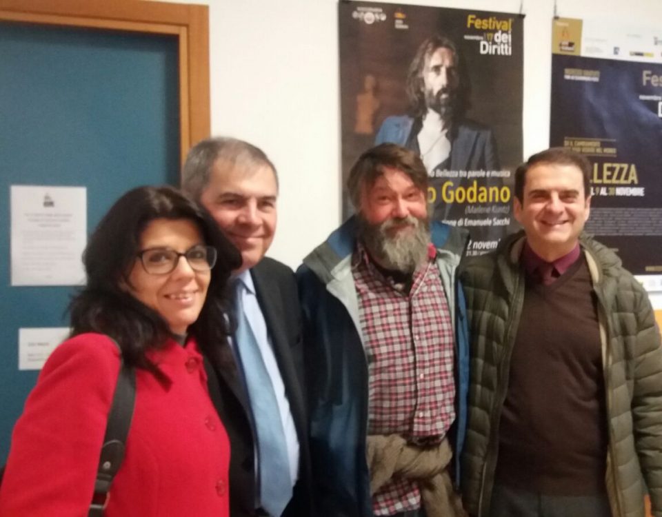 Da sinistra Alice Moggi (Assessore Politiche Sociali), Sergio Contrini (Presidente CSV), Roberto Figazzolo (rassegna cinematografica “Motosolidale”) e Massimo Depaoli (Sindaco di Pavia)